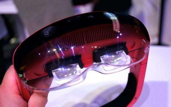 Новая гарнитура дополненной реальности Lenovo DaystAR похожа на Microsoft Hololens