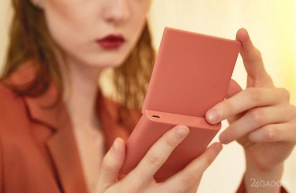 Xiaomi совместила пауэрбанк с неотъемлемым аксессуаром дамских сумочек (8 фото)