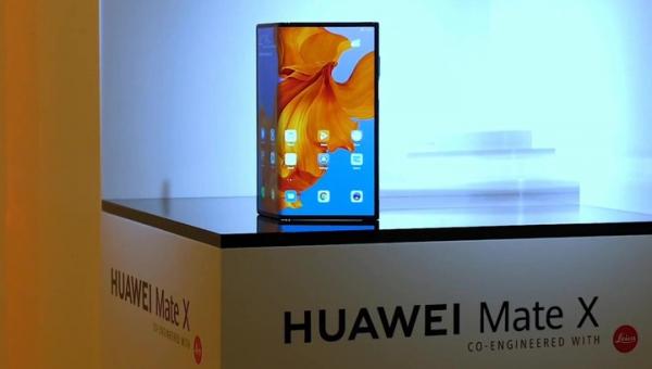 Выход складного Huawei Mate X отложили на три месяца