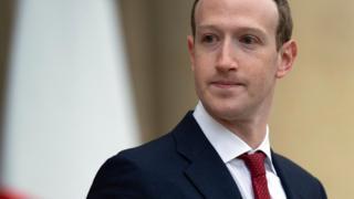 Facebook: еще три миллиарда фальшивых профилей забито