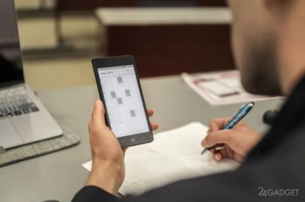 Смартфон с дисплеем E-ink и автономностью 14 дней
