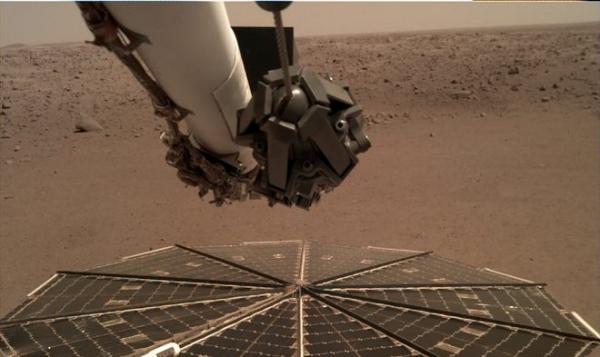 Марсоходу InSight впервые удалось подслушать звуки марсианского ветра