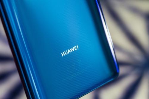По сообщениям сотрудников компании Huawei работал на китайских военных научно-исследовательских проектов