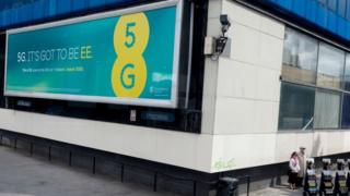 Ээ оштрафован на £100,000 за незаконное текстов