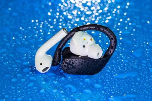 AirPods и накладные про галактики и почки: что пережил наш тест воды?