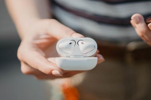 Беспроводные наушники на продажу: AirPods всего 136$, бьется за $180 и лучшее от Сони за $265