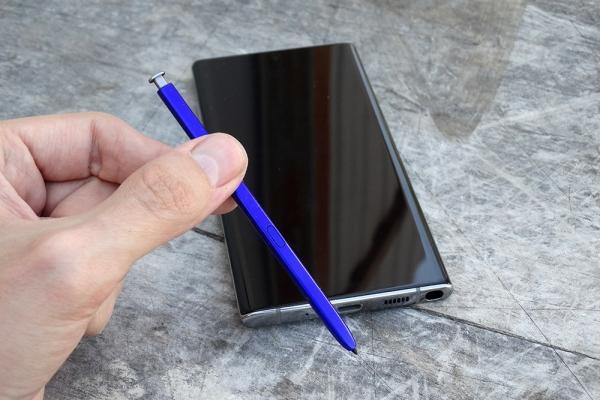 Обзор Samsung Galaxy Note 10 Plus: смартфон с отличной камерой, идеальными изгибами и скрытыми недостатками