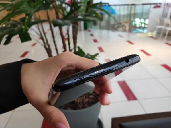Предварительный обзор Vivo Nex 3: удивительный смартфон со «стекающим» экраном и полностью сенсорным управлением