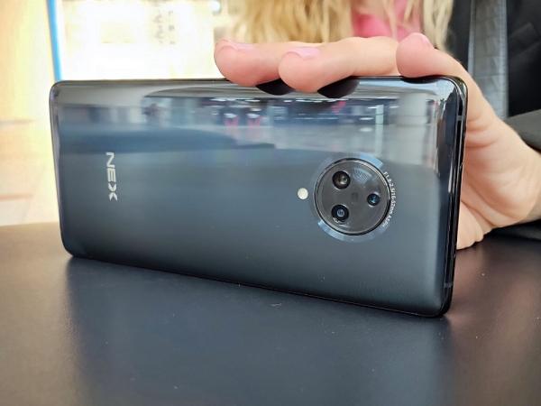 Предварительный обзор Vivo Nex 3: удивительный смартфон со «стекающим» экраном и полностью сенсорным управлением