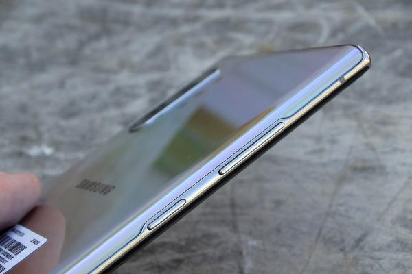 Обзор Samsung Galaxy Note 10 Plus: смартфон с отличной камерой, идеальными изгибами и скрытыми недостатками